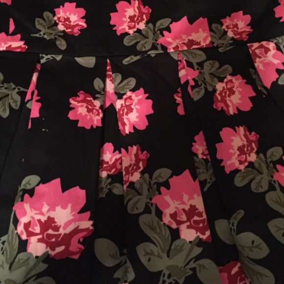 TWO DRESSES BUNDLE - Picture 2 of 4